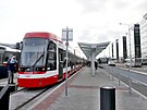 První z obousmrných tramvají koda ForCity Smart 45T urených pro Brno u...