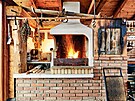 Rozp�len� krb vyh�eje letn� kuchy�ku dokonce i v zim�.
