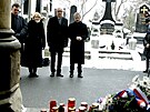 Milo Vystril poloil kvtiny k hrobu Václava Havla. (18. prosince 2022)