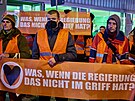 P�íznivci a �lenové klimatického hnutí Poslední generace protestovali v Berlín�...