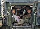 Ministryn obrany Christine Lambrechtová v bojovém vozidle pchoty typu Puma...