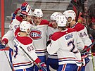Hokejisté Montreal Canadiens slaví gól Christiana Dvoraka (28).