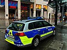 Policie zasahuje v dr��ansk�m n�kupn�m centru Altmarkt-Galerie, kam vniknul...