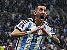 Argentinský fotbalista Ángel Di María oslavuje svj gól do sít Francie ve...
