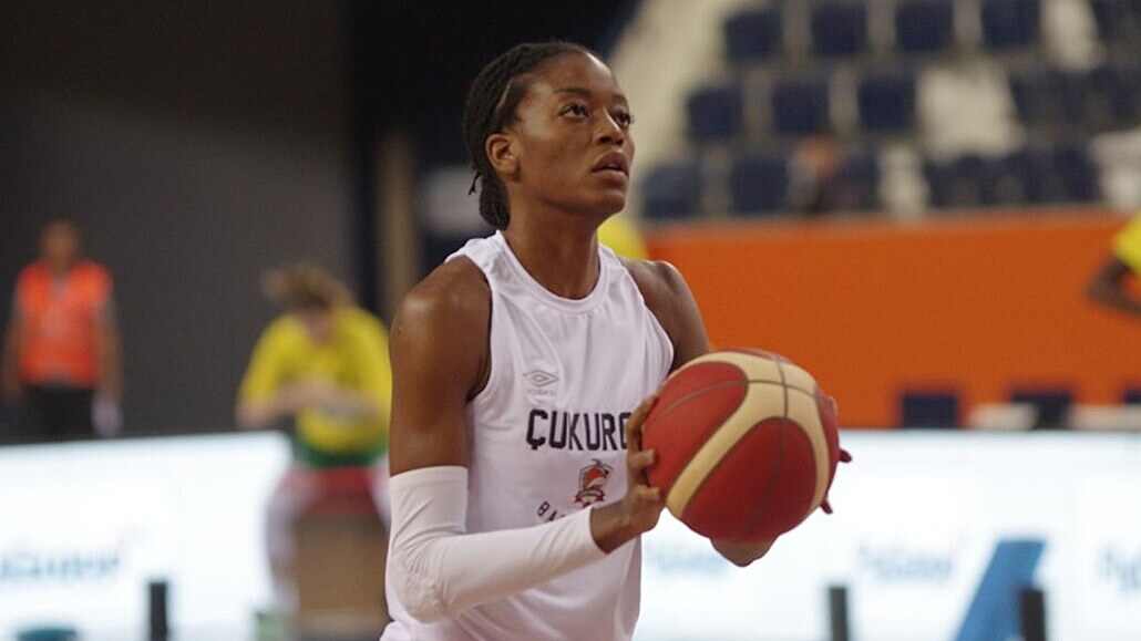 Temi Fágbénléová