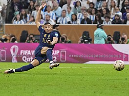 Francouz Kylian Mbappé st�ílí druhý gól ve finále mistrovství sv�ta proti...