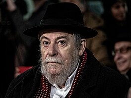 B�hem osmidenního svátku se p�ed zapálením sví�ek proná�ejí p�íslu�ná po�ehnání...