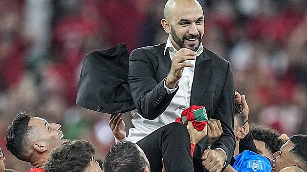 Tren�r Maroka Val�d Rad�rad�u� slav� s t�mem postup do semifin�le mistrovstv�...