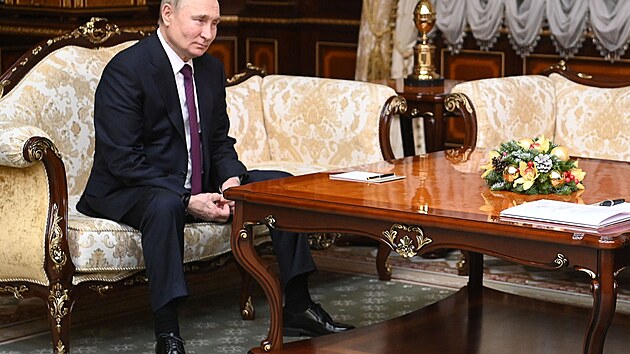 Ruský prezident Vladimir Putin a běloruský prezident Alexander Lukašenko hovoří během setkání v Minsku. (19. prosince 2022)