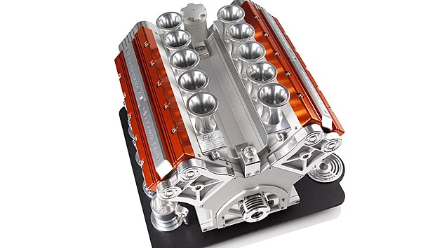 K�vovary od Super Veloce vypadaj�, jako by pat�ily do muzejn� expozice Ferrari, kop�ruj� toti� vzhled motor� formule 1 z�90. let.