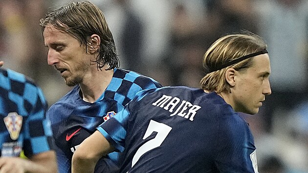 Chorvatsk� z�lo�n�k Luka Modri� p�enech�v� m�sto na h�i�ti v semifin�le...