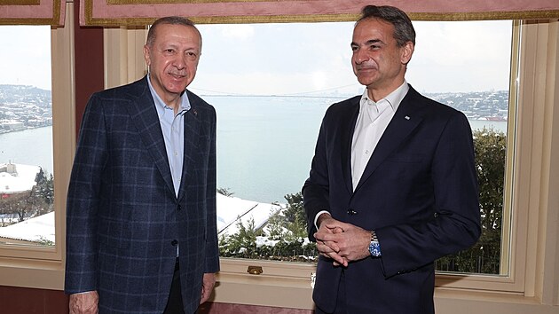 Tureck prezident Recep Tayyip Erdogan s eckm premirem Kyriakosem Mitsotakisem (13. bezna 2022)