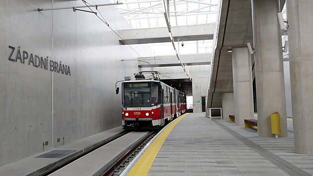 V Brně začal provoz na nové tramvajové trati, jejíž součástí je i 600 metrů dlouhý tunel se zastávkou Západní Brána.