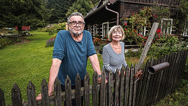 Manželé Miroslav a Jana jezdí na svou chalupu už padesát let.