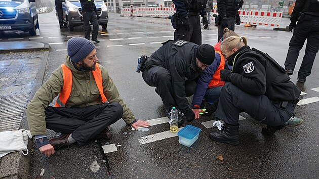 Aktivist v Berln protestovali proti klimatick politice spolkov vldy. (5. prosince 2022)