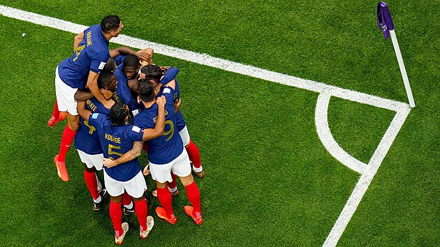 Francouzt fotbalist oslavuj gl do st Maroka v semifinlovm utkn na mistrovstv svta 2022.