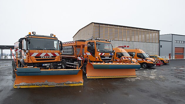 A�koli se nov� �sek d�lnice z �as� do Ostrova otev�e za t�den, silni���i o ni pe�uj� u� nyn�.