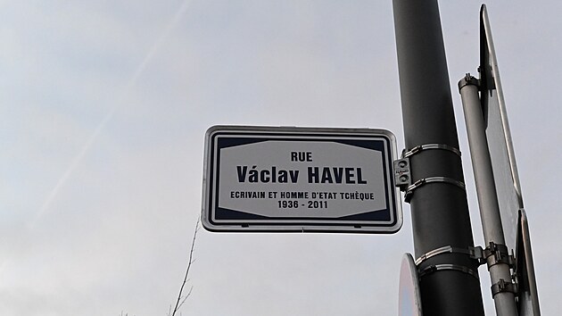 Petr Fiala v Lucemburku slavnostn otevel ulici Vclava Havla. Soust udlosti bylo tak odhalen interaktivnho dla eskho umlce Jiho Davida, kter pipomn Havlv odkaz. (13. prosince 2022)
