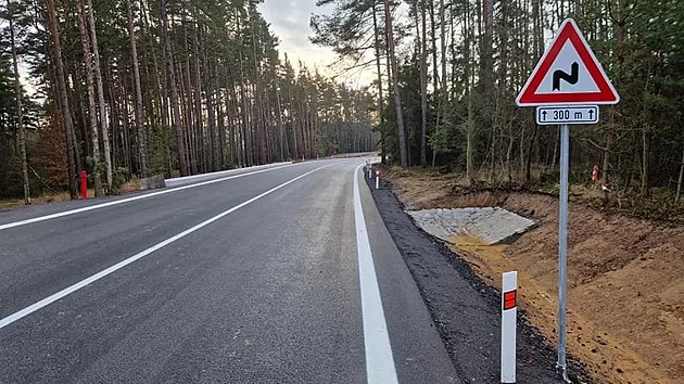 Motorist u jezd ze Stbra na Tachovsku k dlnici D5 u Ostrova po kompletn pestavnm pivadi.