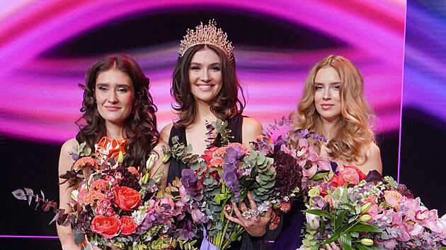 Česká Miss Global 2022 Marie Danči, Česká Miss Essens 2022 Vanesa Švédová a Česká Miss Earth 2022 Kristýna Pavlovičová (Praha, 11. prosince 2022)