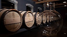 Skleněné sudy v Bordeaux boří vinařské tradice (3. listopadu 2022) | na serveru Lidovky.cz | aktuální zprávy