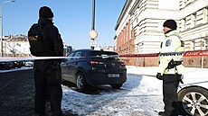 Policie evakuovala p�es �ty�i stovky lidí z budovy Vrchního soudu v Praze 4...