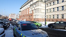 Policie evakuovala pes tyi stovky lidí z budovy Vrchního soudu v Praze 4...