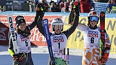 Nejlepí závodnice obího slalomu v Sestriere - vítzka Marta Bassinová...