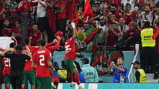 Euforie. Maroané slaví jako první africký tým postup do semifinále mistrovství...