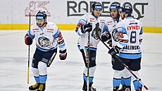 Hokejisté Liberce slaví branku proti Kladnu.