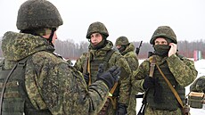 Mobilizovaní Rusové se účastní bojového výcviku v Moskevské oblasti. (13....