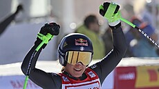 Italská lyaka Sofia Goggiaová se raduje z vítzství v závod ve Svatém Moici.