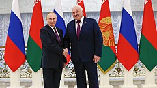 Ruský prezident Vladimir Putin a běloruský prezident Alexandr Lukašenko na...