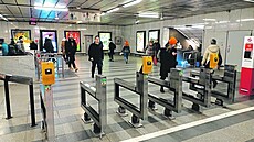 Zábradlí ve vestibulu stanice Pankrác u� nenajdete.