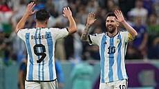 Argentinský útočník Lionel Messi se raduje z gólu, který připravil pro Juliána...