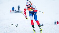 Markéta Davidová letí po trati �tafetového závodu v Hochfilzenu