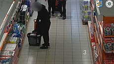 Muž se v ostravském hypermarketu pokusil ukrást čtyřicet kusů másla.