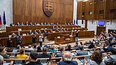Slovenská snmovna hlasuje o nedve vlád. (15. prosince 2022)