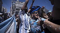 Zaplnné ulice v Buenos Aires. Argentinci slaví titul fotbalových mistr svta.
