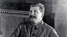 Stalin. Krize v�dy p�eje politickým �mesiá��m� nabízejícím jednoduchá �e�ení...