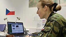 Vojáci ze zahrani�ní mise v Litv� se spojili s prezidentem Milo�em Zemanem....