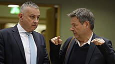 eský ministr prmyslu a obchodu Jozef Síkela (vlevo) a nmecký ministr pro...