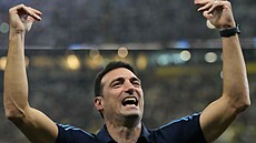 Trenér argentinských fotbalistů Lionel Scaloni slaví titul mistrů světa. (18....