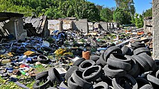 P�vodní stav �erné skládky odpad� na Muglinovské ulici.