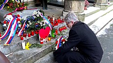 Pedseda senátu Milo Vystril u hrobu prezidenta Václava Havla (18. prosince...