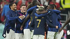 Francouz�tí fotbalisté slaví postup do finále mistrovství sv�ta 2022.