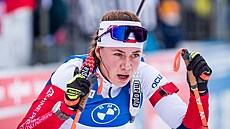 Elika Václavíková v cíli sprintu ve francouzském Annecy-Le Grand Bornand