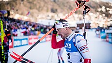 Michal Krmá v cíli stíhacího závodu ve francouzském Annecy-Le Grand Bornand.