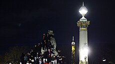 Francouztí fanouci ekají na návrat poraených finalist z fotbalového MS do...