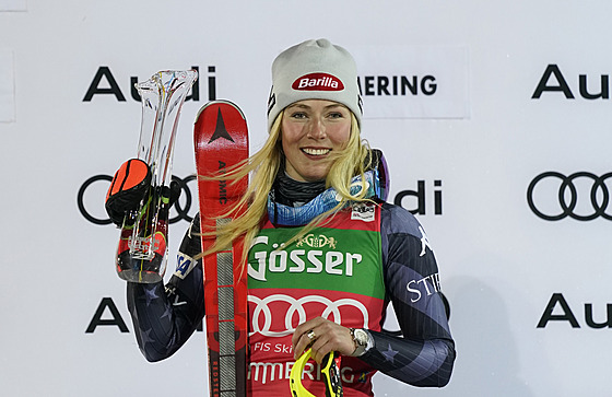 Mikaela Shiffrinová slaví triumf v Semmeringu.